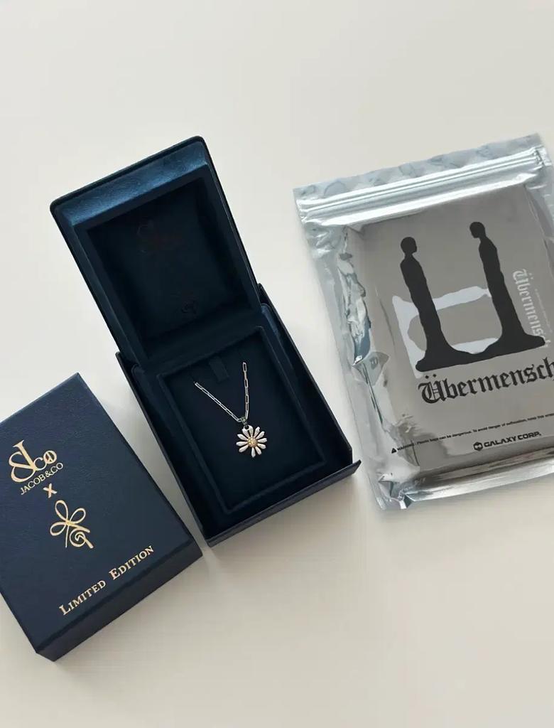 G.Dragon Goods PeaceminusOne x Jacob & Co. Necklace Postcard Set