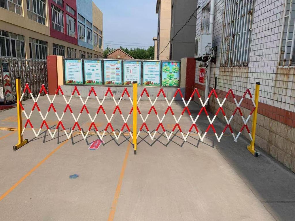 Portable Telescopic Fiberglass Insulated Fence for Outdoor Use