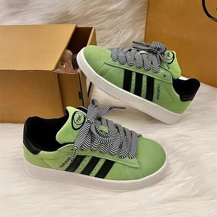 Поддержка спортивной обуви на доске женская осенняя новая на толстой подошве универсальная пара на плоской подошве