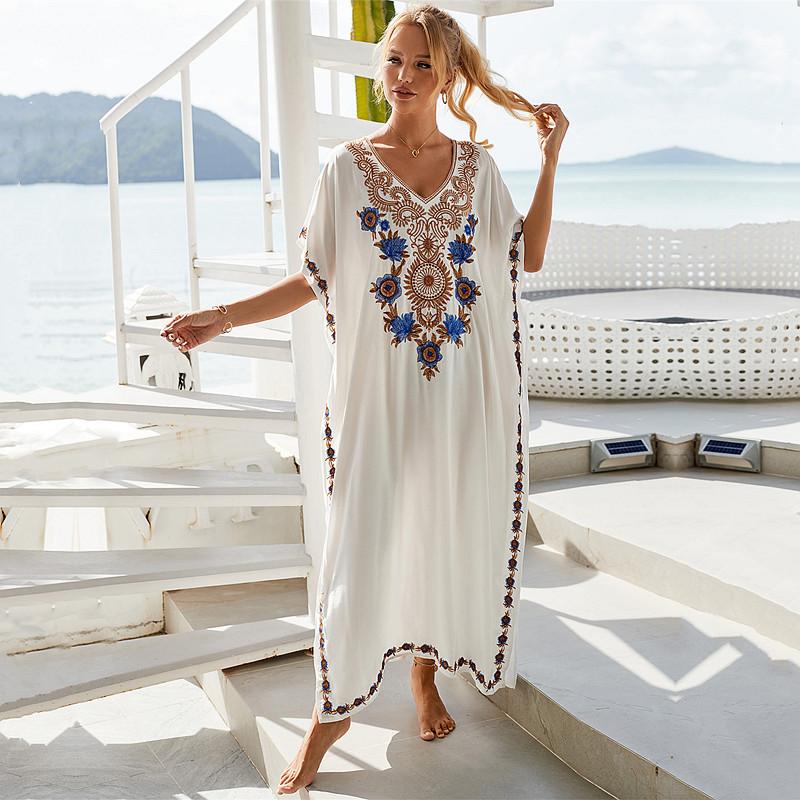 EDOLYNSA Белый винтажный длинный кафтан с вышивкой, повседневное платье макси с v-образным вырезом, летняя одежда, женская пляжная одежда, купальный костюм, накидка Q1490