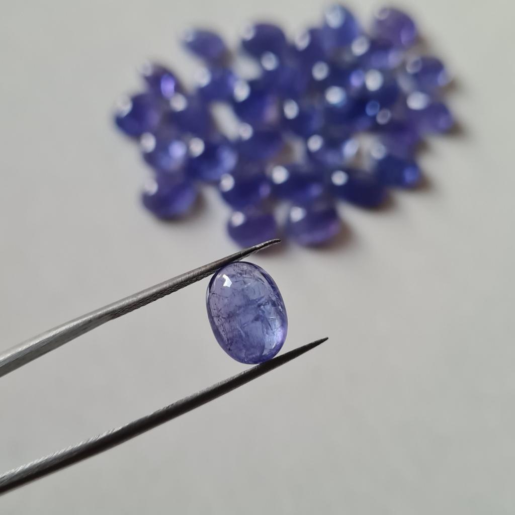 Натуральный танзанит кабошон овальной формы калиброванный размер хорошее качество танзанит россыпью камни для изготовления ювелирных изделий.