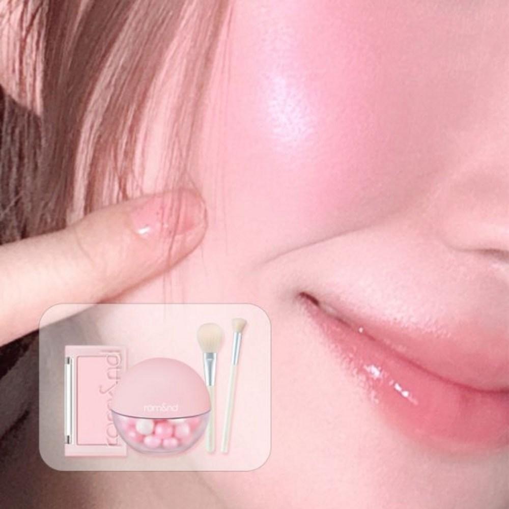 Набор из 4 предметов: пудра Rom&Sheer Bead Powder 15 г + румяна Better Than Cheek 4 г + эксклюзивная кисть 2 типа финиша, 01 Glimmy Veil_S01 Mango Chip | Кисть для финиша + указатель