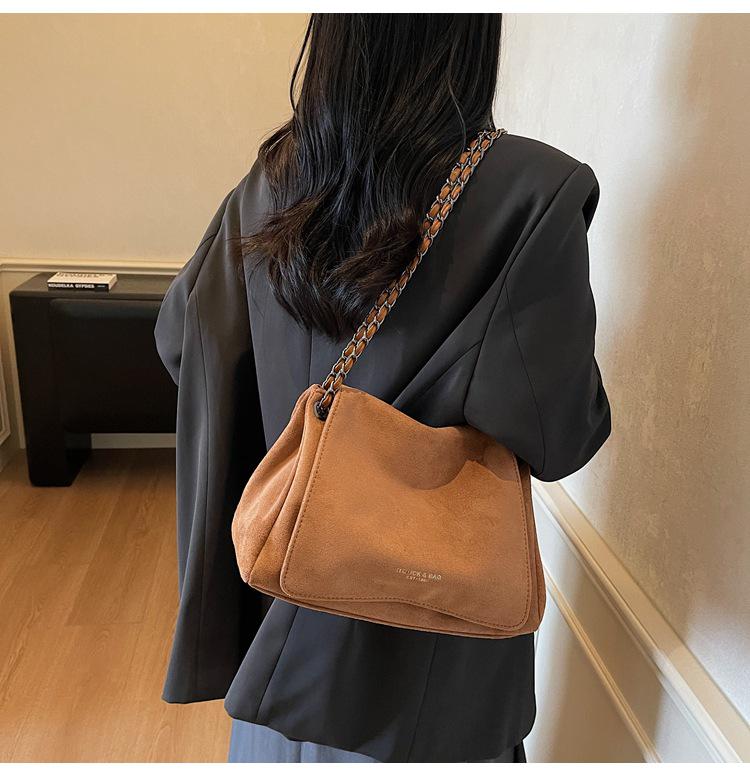 2025 Осень/Зима Ретро Матовая Женская Универсальная Сумка на Одно Плечо с Цепочкой