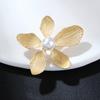 Vintage Pearl Five-Petal Flower Brooch For Women Clothing Party Accessories Gift