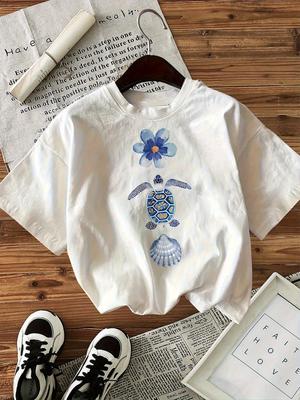 Синяя футболка с коротким рукавом с принтом черепахи и ракушки с синими цветами. Повседневный и универсальный стиль. Подходит для повседневной носки и прогулок для женщин.