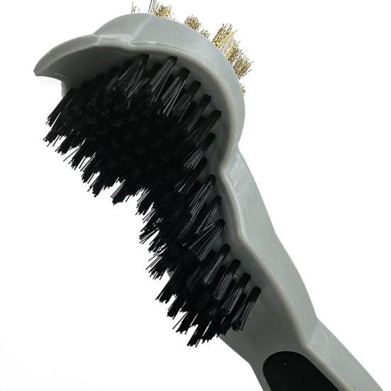 Двухсторонняя щетка для клюшек для гольфа с нейлоновой щетиной, нескользящая ручка, компактный дизайн, портативная быстросъемная щетка для клюшек, скребок для чистки