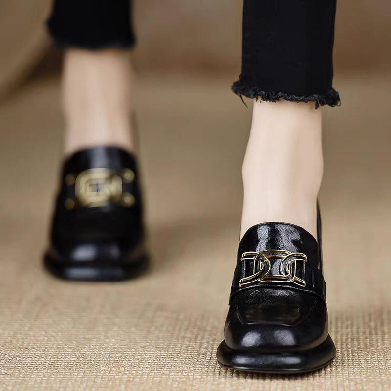 Весенняя обувь 2025 года, туфли с квадратным носком, повседневная обувь, формальная, британский ретро, вырез, однотонная, модная, простой базовый стиль, высокие каблуки