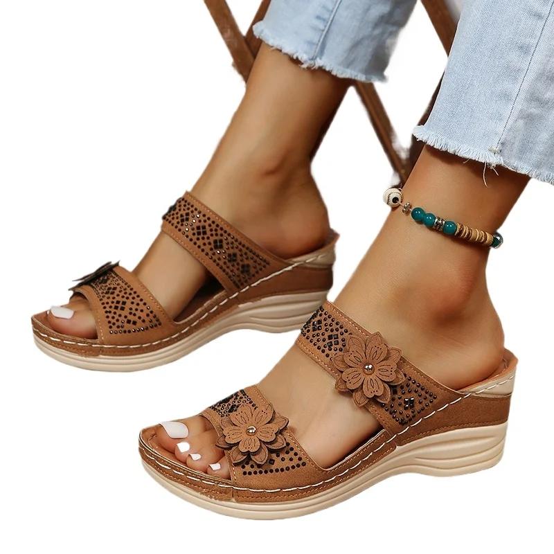 Женская обувь больших размеров 2024 года, летние ретро-римские сандалии, женские повседневные босоножки на танкетке с цветочным принтом, тапочки, женские тапочки на платформе