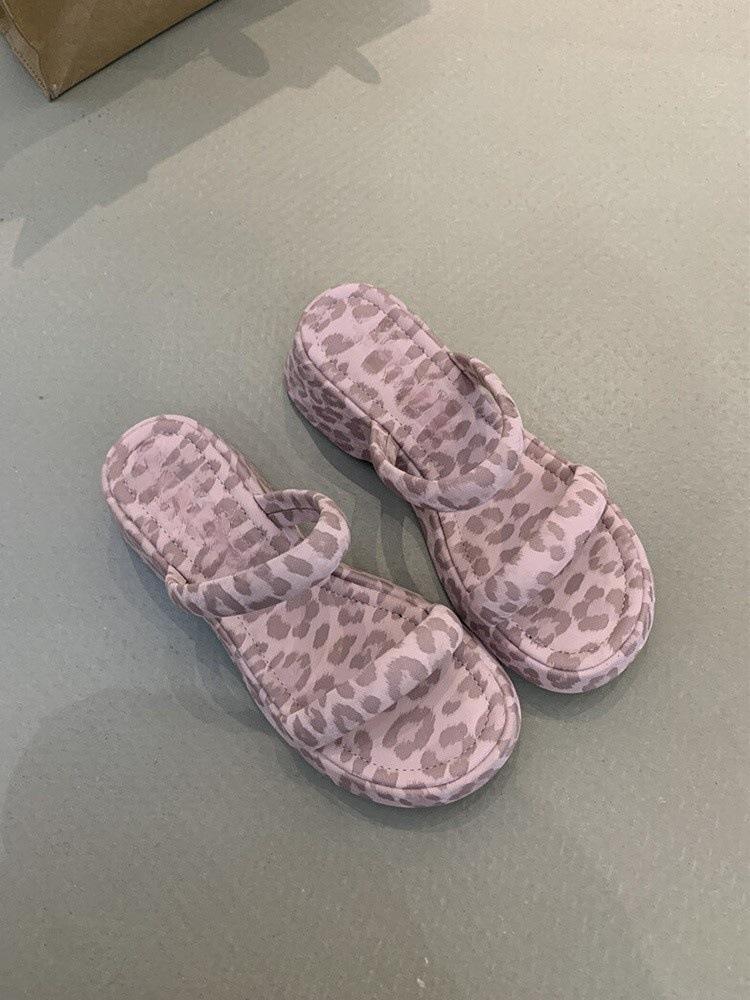Нишевые крутые милые красотки с открытым носком розовые леопардовые тапочки на платформе и толстом каблуке для женщин летняя обувь