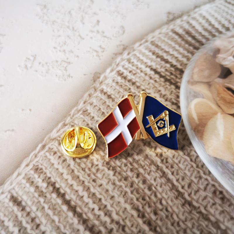 Masonic Lapel Pins Commemorative Badge Mason Freemason Personality Creative BLM65 Demark and Mason Friendship Flags 2.6*1.9cm