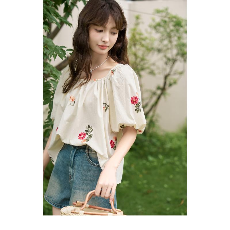 Mishow Женская блузка 2023, летняя новая корейская стильная вышивка с квадратным воротником и пышными рукавами, повседневный топ с цветочным принтом MXC38X0092