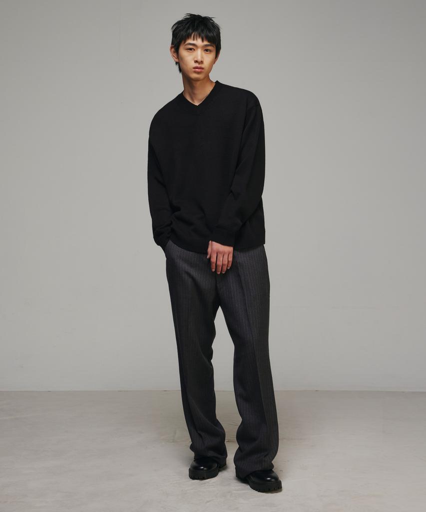 SIGNATURE V-Neck Relaxed Knit [Black]
