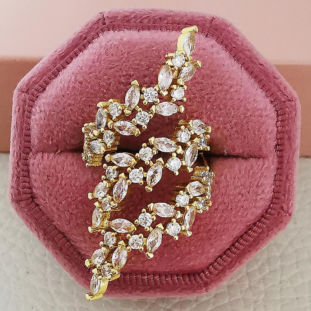 Элегантное женское кольцо с дизайном пшеничного колоса, полностью инкрустированное бриллиантами, с медным покрытием из 18-каратного белого золота - Модель R6685.