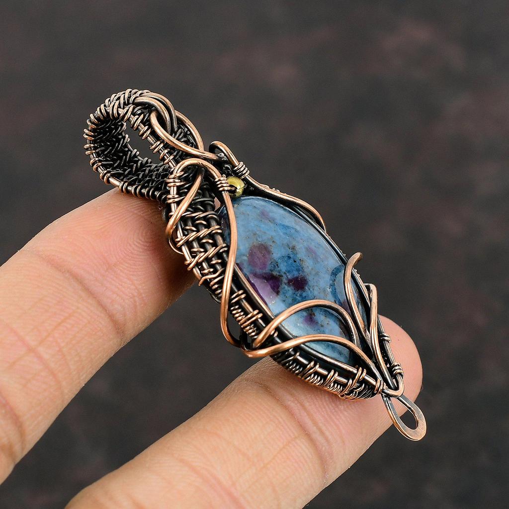 Подвеска из медной проволоки с рубином в синем кианите, драгоценный камень, кулон ручной работы, антикварная медная бижутерия, подарок для него, кулон с целебным камнем