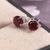 Серьги с натуральным гранатом - серьги-гвоздики с гранатом - изящные минималистичные серьги - крошечные эффектные серьги - подарок для женщин и ее мамы - серебро 925 пробы