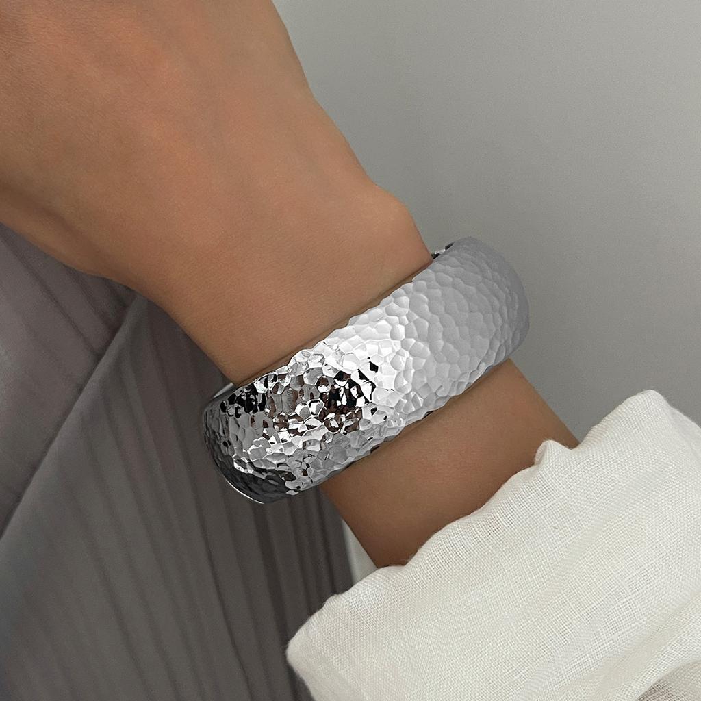 Accessories 2025 New Premium Hammer Jewelry Bracelet Exaggerated Wide Geometric Women's Bracelet