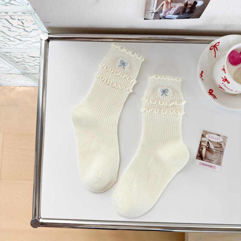 Осенние женские хлопковые носки средней длины с вышитым бантом — дышащие, удобные, в стиле Мэри Джейн с деревянными ушками по краям