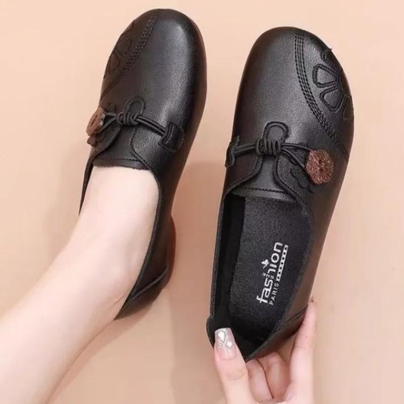 Fashion 2024 High Quality Ladies Shoes Slip-on Women's Flats Fashion Embroidery Daily Flats Women New Round Toe Light Flat Low Heels
