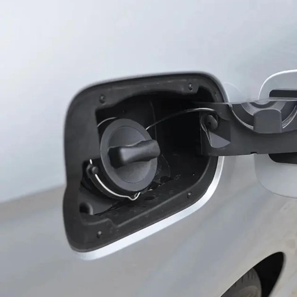 New Fuel Tank Cover Gas Filler Cap A2214700605 A2224700005 for Mercedes Benz A C E S Class W203 W204 W205 W211 W212 W220 W221