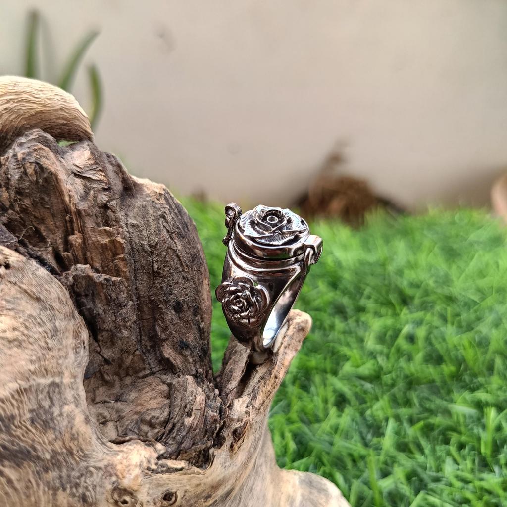 Кольцо с ядом, кольцо с черным цветком ручной работы, кольцо-медальон, уникальное кольцо с ядом, кольцо с секретным отделением с ядом, кольцо с лекарством, ювелирные изделия с ядом,