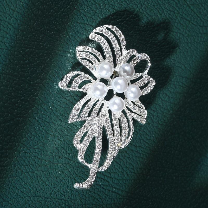Fashion Brooch For Women Shiny Rhinestone Simulation Pearl Flower Brooches Clothing Pins Party Jewelry Gifts