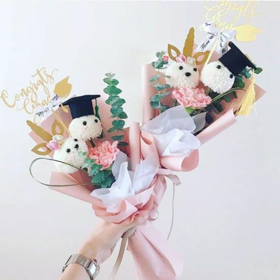 25 шт. мини-шапочек для выпускников, фетровая маленькая шляпа доктора с золотыми кисточками, крышка для бутылки, кекс