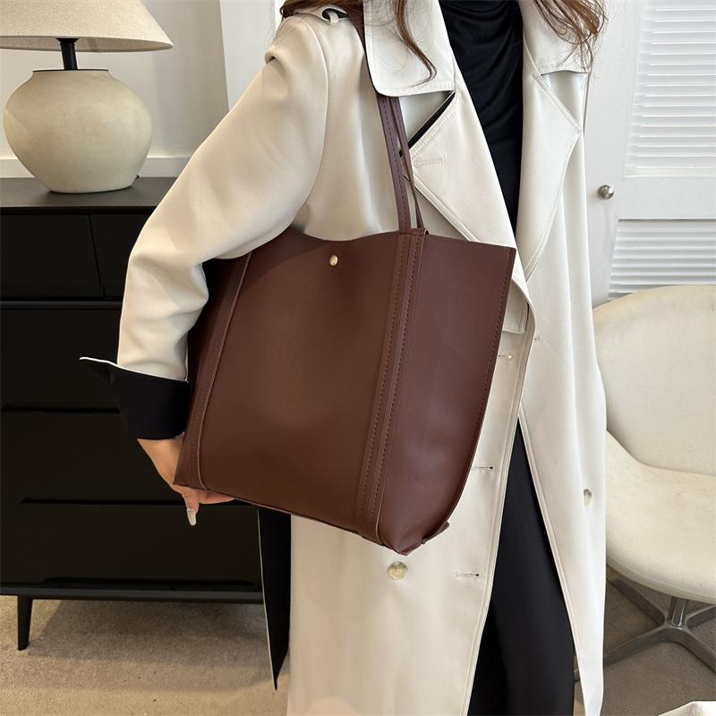 Текстурированная сумка для поездок на работу в иностранном стиле, большая вместимость 2024 года, ретро, новая мода, повседневная, через плечо, переносная женская сумка-тоут