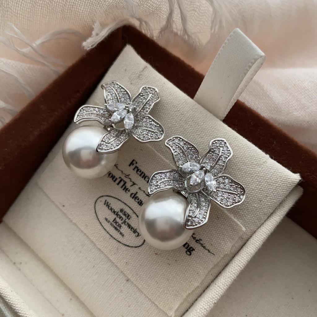 High-Brightness Pearl Earrings, High-End Personality Exaggerated Earrings, Flower Temperament Jewelry, Cold Wind Slightly Inlaid Zircon Stud Earrings