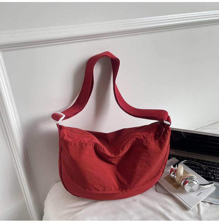 New Solid Color Women's Bag, Fashionable Lightweight Shoulder Bag, Simple and High-end, Casual Large-capacity Commuter Crossbody Dumpling Bag