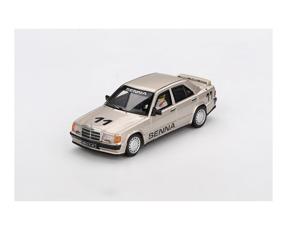В комплекте фигурка Айртона Сенны из модели Sunrich MINI GT 190E «Гонка чемпионов 1984». Масштаб 1/64, Mercedes-Benz 2.3-16 Нюрбургринг #11. (Левый руль)
