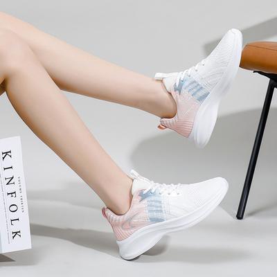 Сверхлегкая спортивная обувь 2025 года, новая модная и удобная студенческая беговая легкая обувь с мягкой подошвой для путешествий.