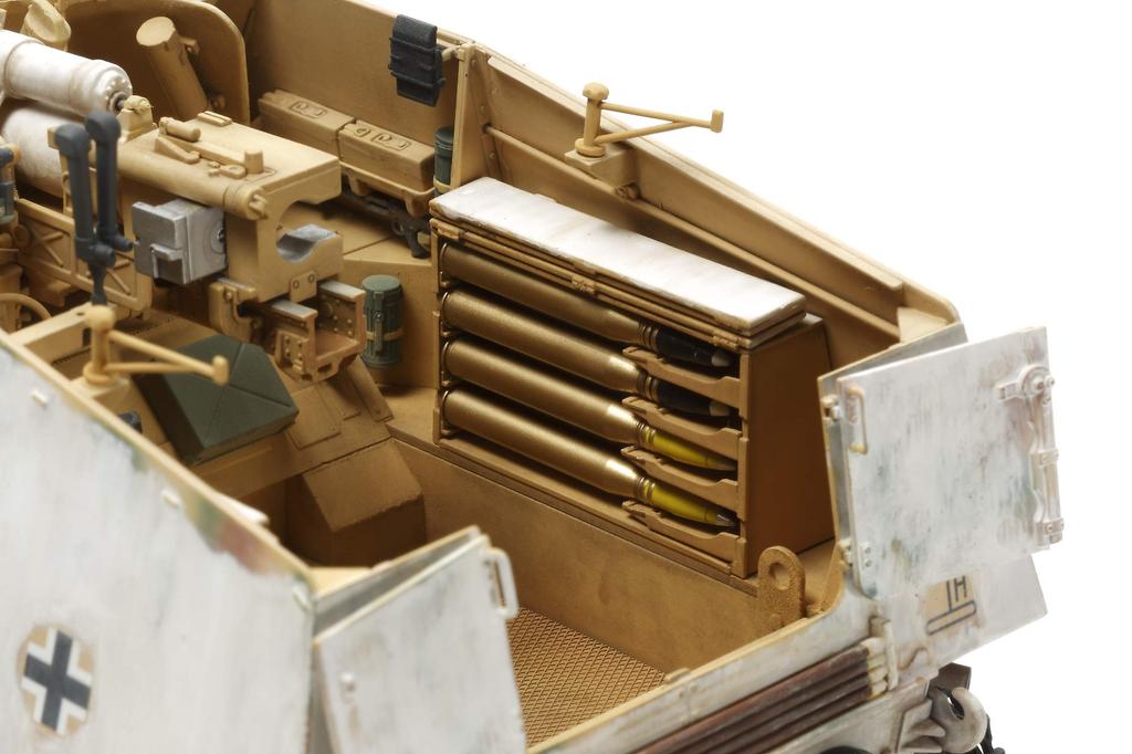 Tamiya 135 Военная миниатюра Серия № 335 Немецкая армейская тяжелая противотанковая самоходная пушка Nashorn Пластиковая модель 35335