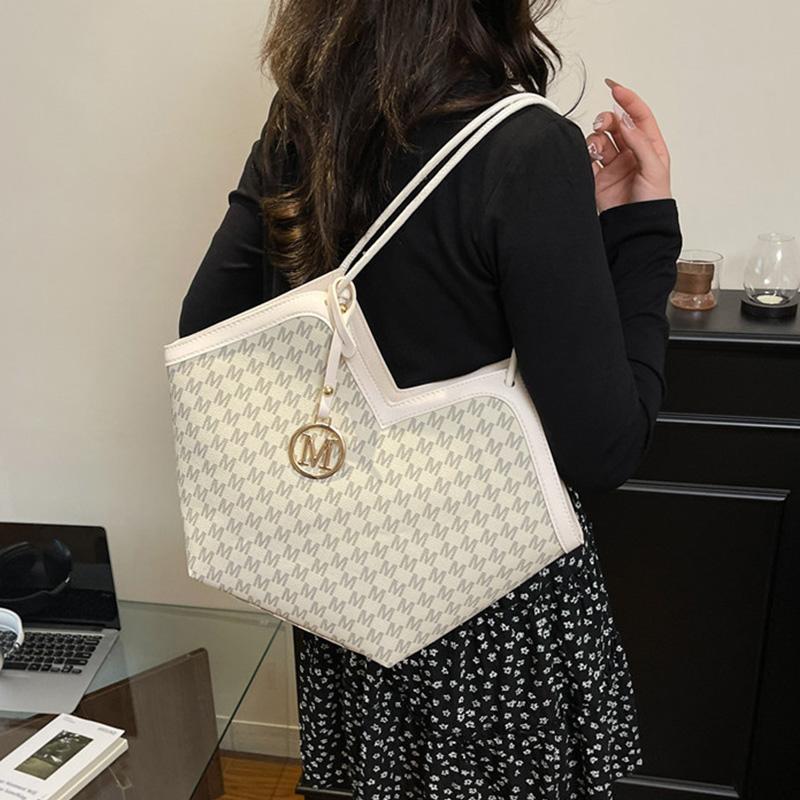 Fashion Light Luxury Tote Bag New Style Letter Printed Shoulder Bag Large Capacity Versatile Storage Bag Simple Classic Handbags