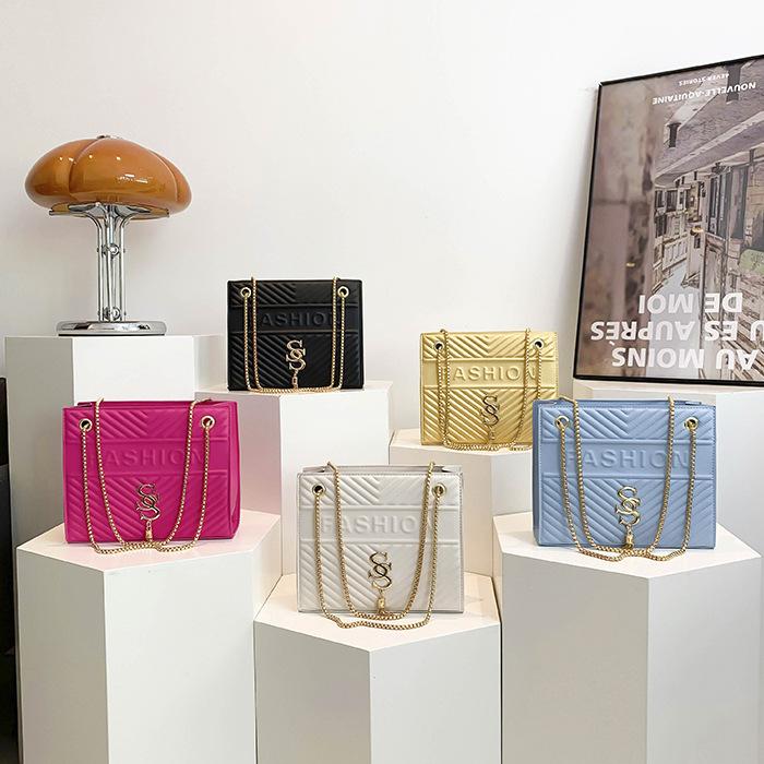 Summer Beautiful One-shoulder Crossbody Bag Personality Beautiful Chain Bag Women's Large Capacity New Fashionable Small Square Bag