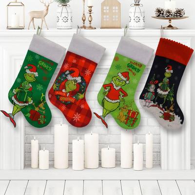 Рождественский чулок Гринча: Зеленые пушистые носки-монстры и елочные украшения в подарочном мешочке