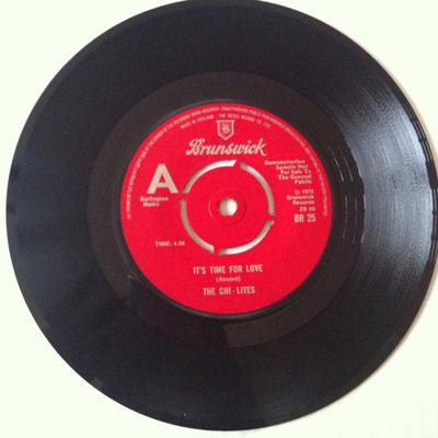 7-дюймовая пластинка CHI-LITES - It's Time For Love BR25PROMO Brunswick 1975 UK Соул/Фанк Б/У