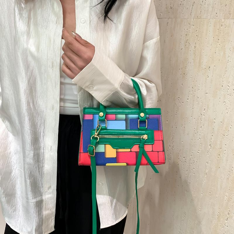 Новая летняя контрастная цветная простая и модная ручная сумка через плечо, маленькая квадратная сумка, повседневная сумка через плечо
