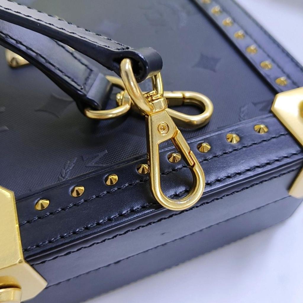 [Pre-Owned] Berlin Odeon Pvc Crossbody Bag - Very Good #ZBQSM4