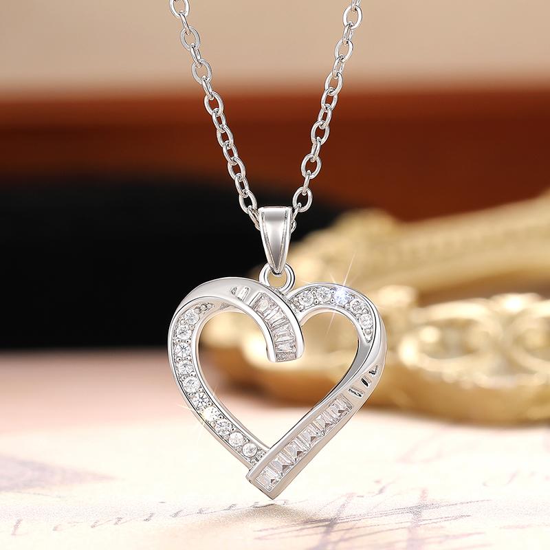Huitan Eternity Heart Necklace for Women Silver Color Exquisite Bridal Wedding Necklace Brilliant Cubic Zirconia Luxury Jewelry