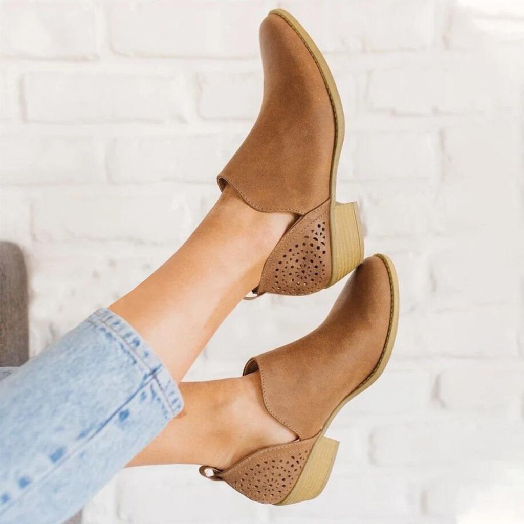 Женская обувь Полые однотонные короткие сапоги на среднем каблуке с острым носком