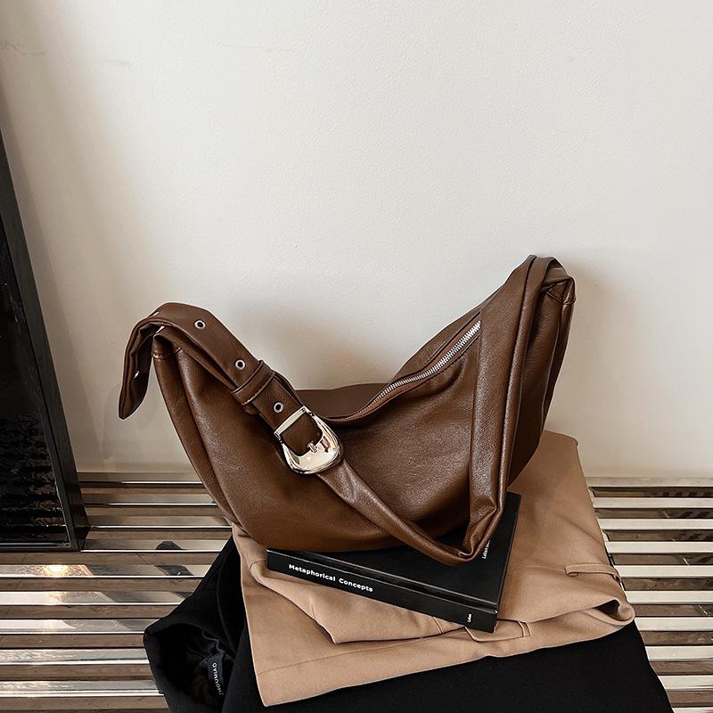 Модный и ленивый досуговый темперамент 2025 осень и зима женская новая ins текстура простая на плечо кроссбоди сумка-пельмень