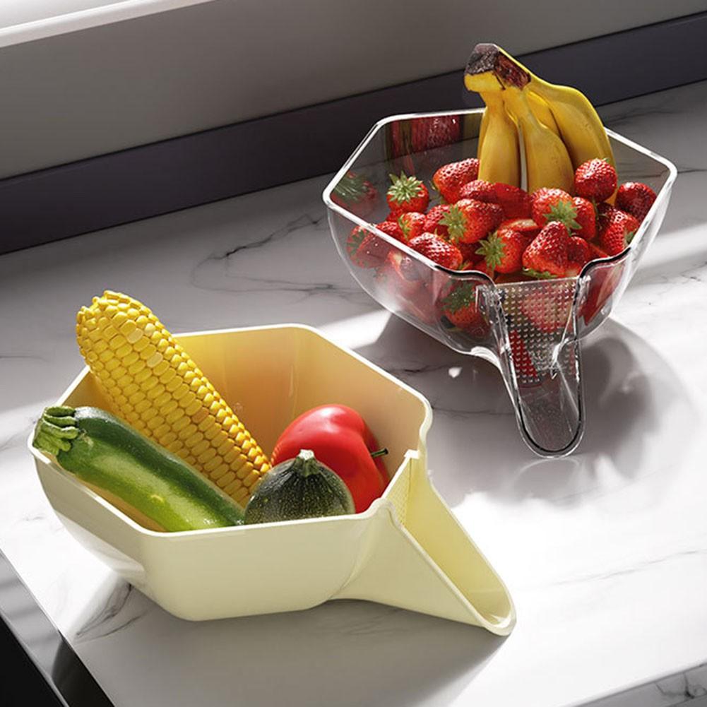 Угловая конструкция корзины для хранения кухонных инструментов проста в использовании