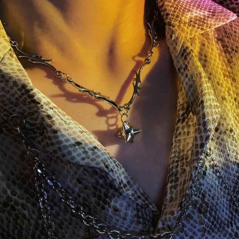 Кулон-звезда Цепочка на ключицы Украшения Готический Шипы Чокер Ожерелье для Мужчин Женщин Унисекс Хип-Хоп Рок Украшения Пламенная Цепочка