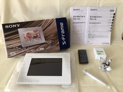 Sony Цифровая фоторамка D720 Тип памяти 2 ГБ Кристально-белый S-Frame 7.0 Встроенный & DPF-D720/WI