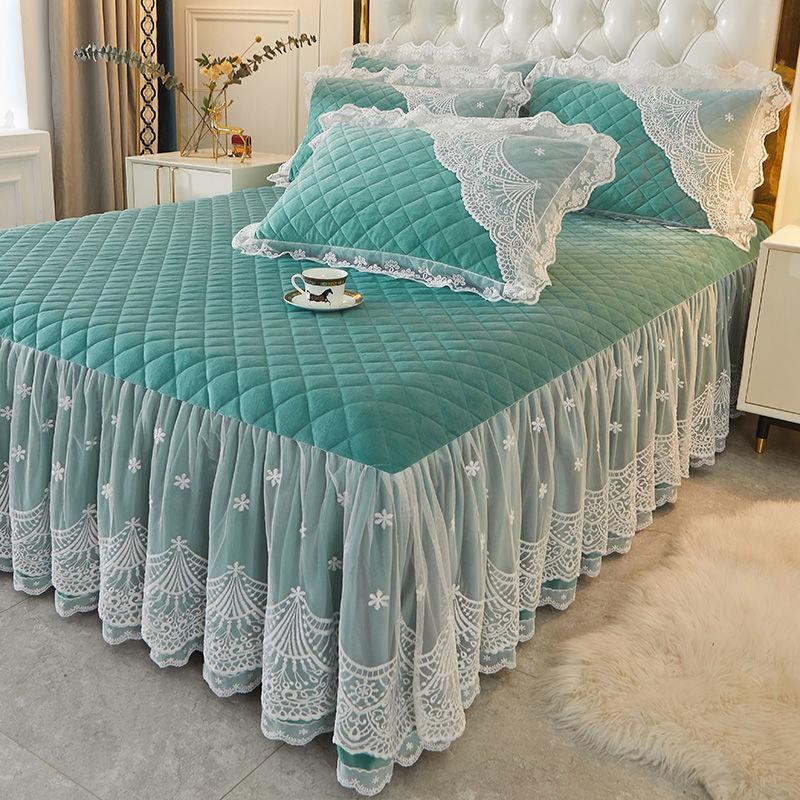 3pcs of Thickened Autumn and Winter Lace Bed Skirt, Crystal Velvet Bed Skirt Lace Bed Cover, Soft and Comfortable, Bedroom and Guest Room Bedding