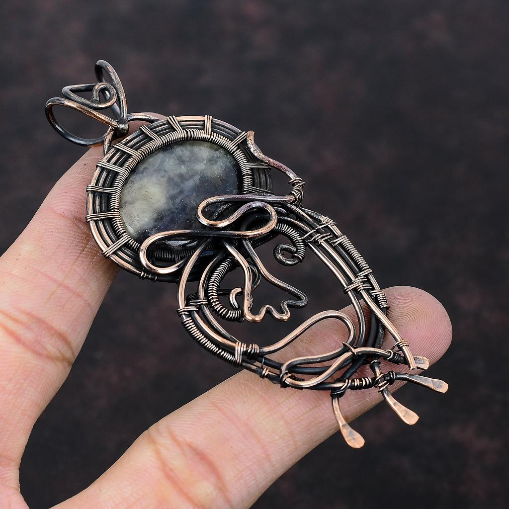 Подвеска из иолита, обернутая медной проволокой, подвеска из драгоценного камня, иолит, медные украшения, изготовленные вручную, изумительная подвеска, обернутая проволокой, специальный женский подарок