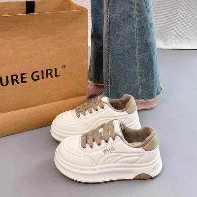 Маленькие белые туфли женские год толстая подошва универсальные туфли-хлебушки увеличивающие рост спортивные кеды