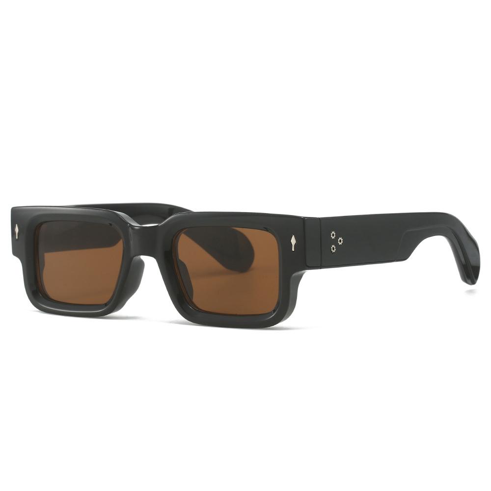 Classic Fashion Rivet Brand Designer Square Sunglasses Women For Men Luxury Vintage Punk Sunglasses Popular Hip Hop Shades UV400