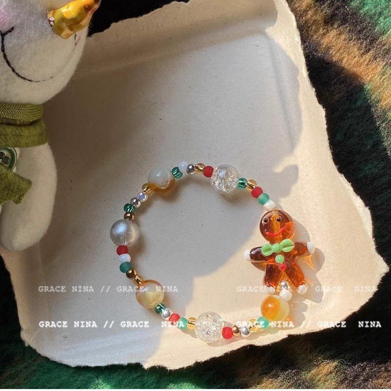 Рождественский бисерный браслет «Пряничный человечек» - Праздничный дизайн, ручное украшение