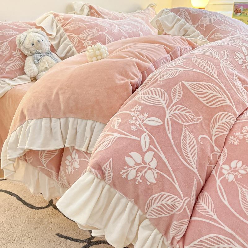 Утолщенный комплект из четырех предметов из молочного флиса, Утолщенное постельное белье из флиса, Зимний резной коралловый флис, Пододеяльник, Простыня, Юбка для кровати